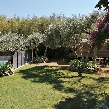 Les Treilles De Provence, La Glycine Дом отдыха Вильнёв-ле-Авиньон